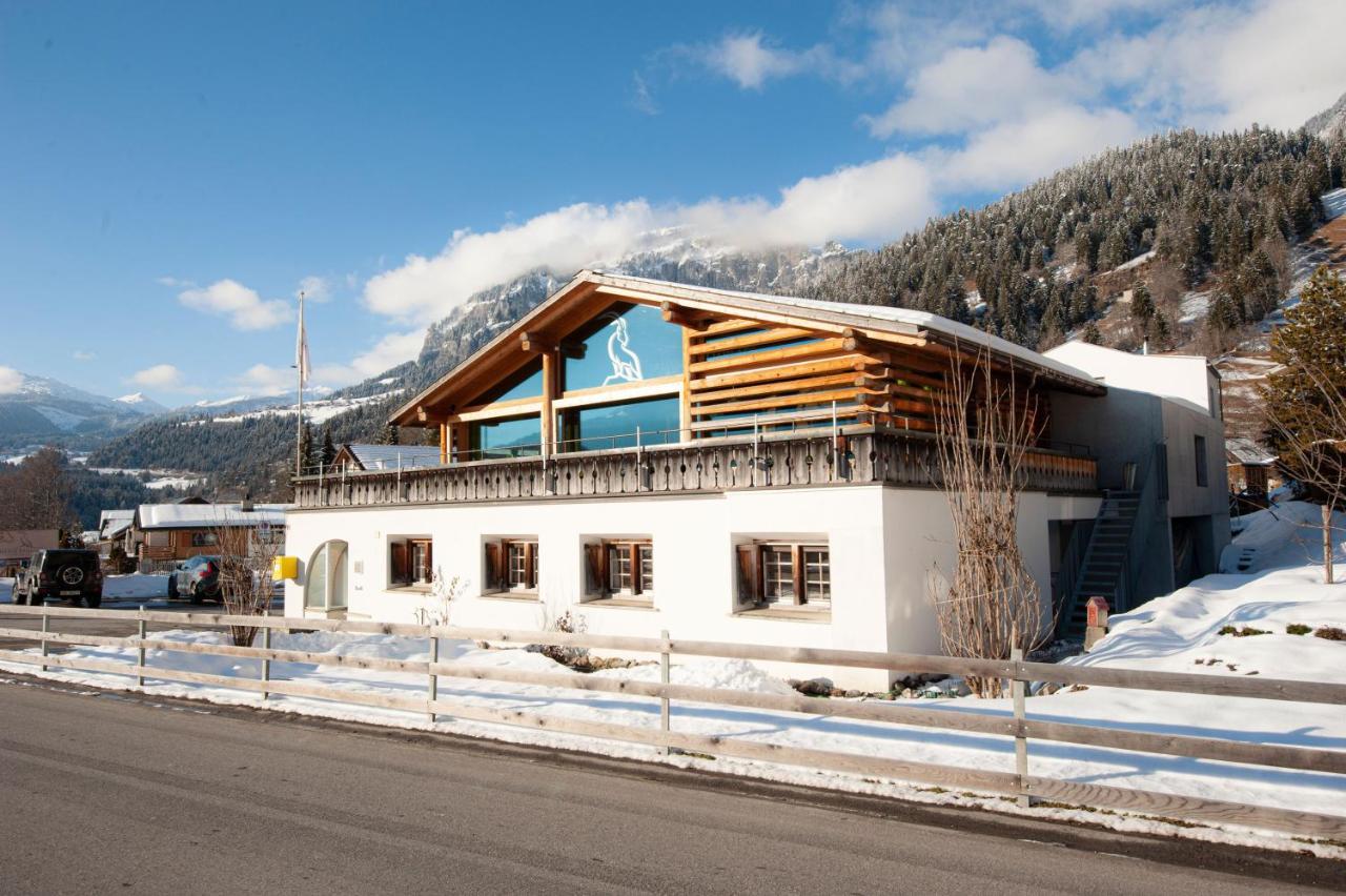 Hotel Ustria Parlatsch Trin Exterior foto